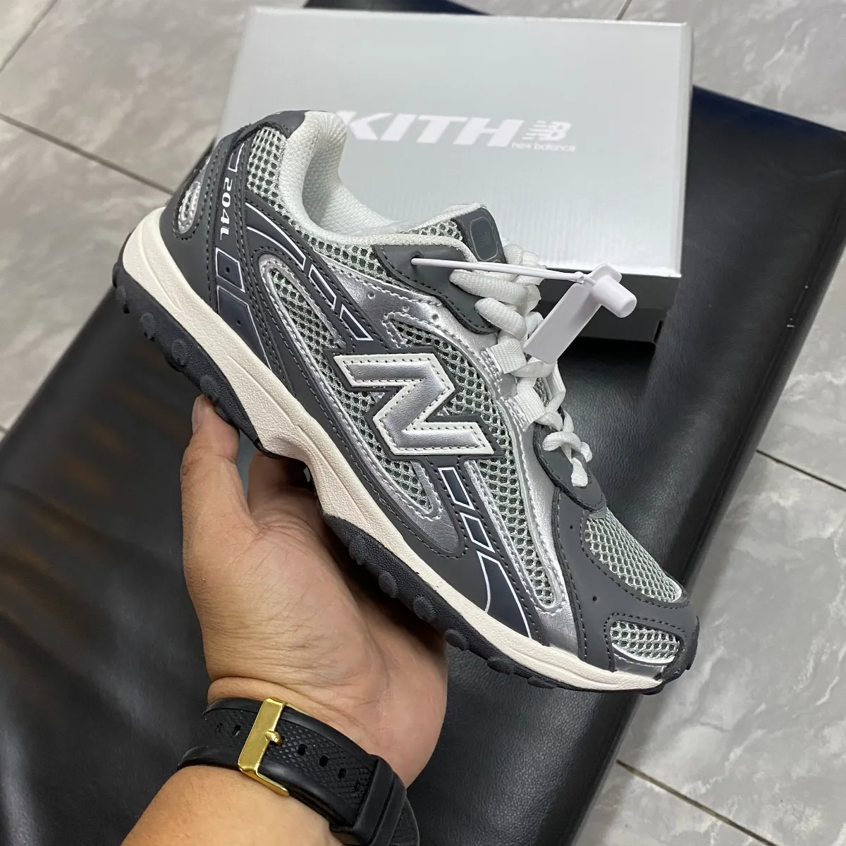 New Balance 204L Dark Grey
